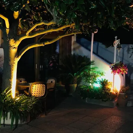 住宿加早餐酒店 Anna Wunderbar 卡萨米乔拉泰尔梅